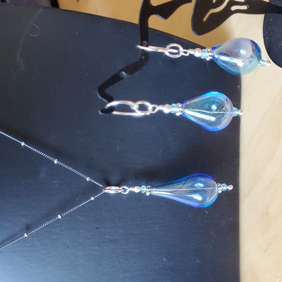 Sapphireskies Designs Sterling Silver Apatite and Murano Glass Necklace Set